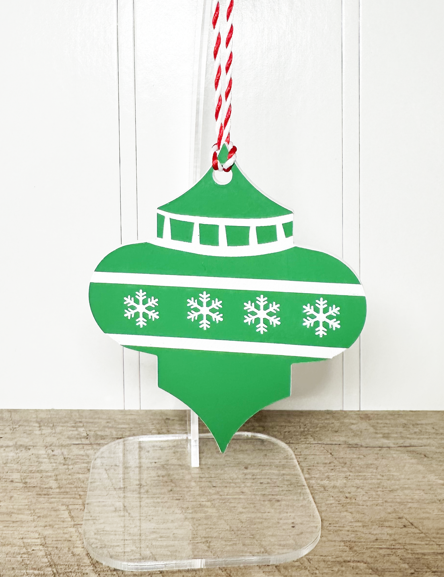 GREEN ARABESQUE SNOWFLAKE CHRISTMAS ORNAMENT-CUSTOMIZE WITH YEAR OR NAME