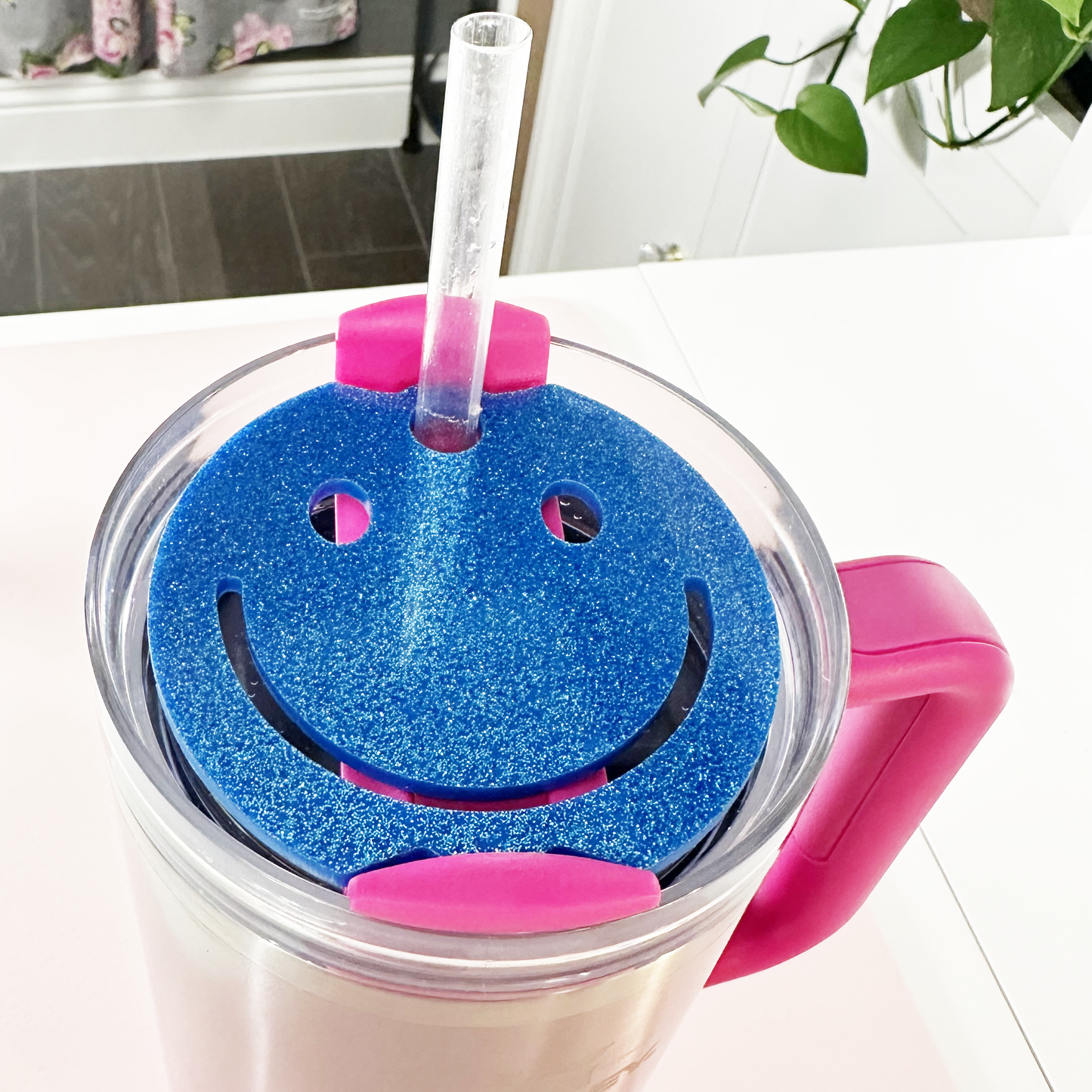 TUMBLER TOPPER - FULL LID - SMILEY FACE-BLUE GLITTER