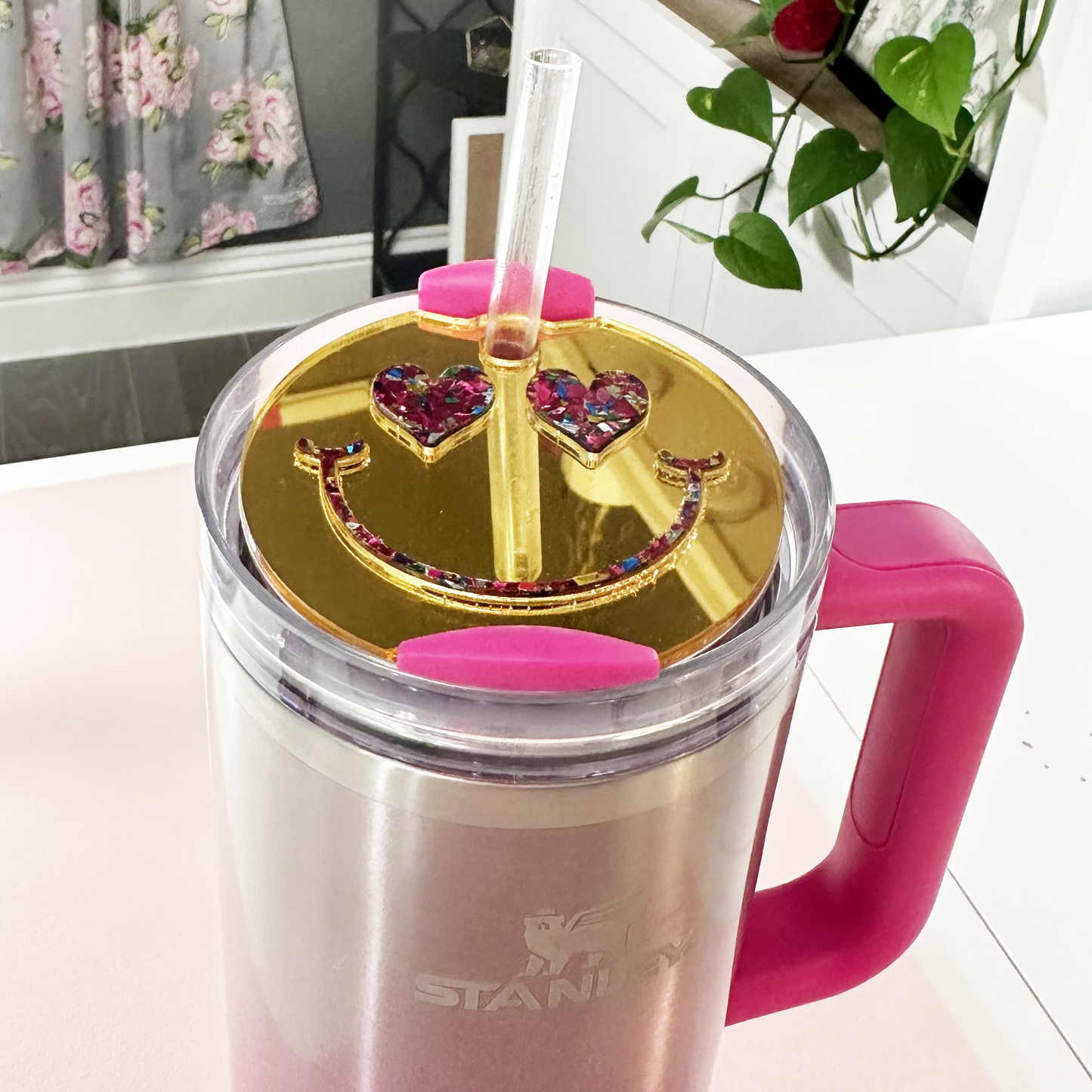 TUMBLER TOPPER -FULL LID - SMILEY FACE-GOLD MIRROR HEART EYES