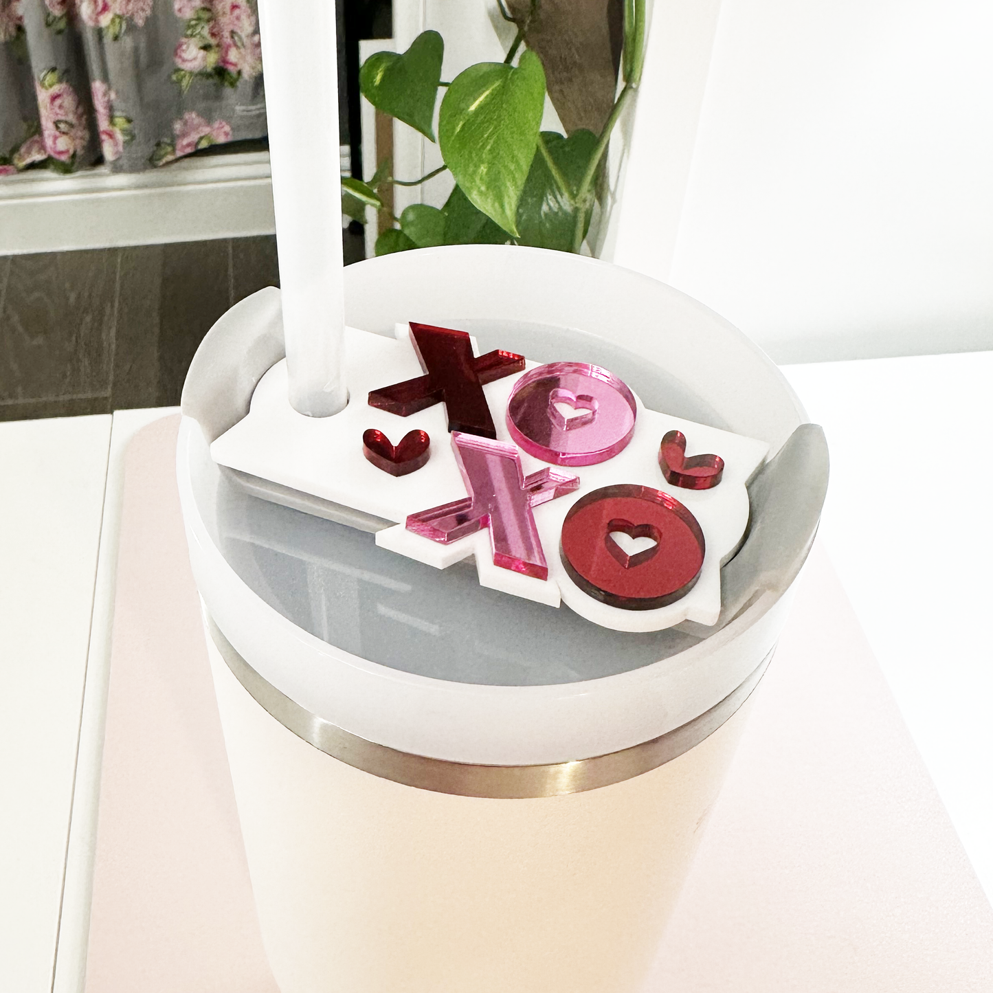 TUMBLER TOPPER TAG - XOXO TAG-MARBLED RED, MIRRORED PINK & WHITE